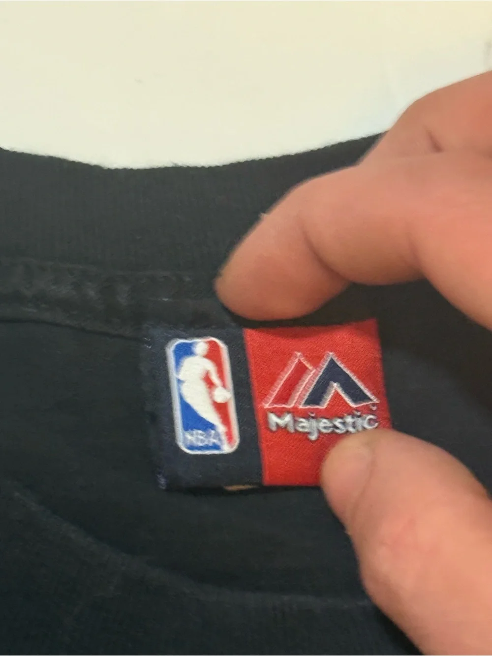 Majestic NBA Logo Tag Tee - NBA finals Black with Red and Blue Label - Picture 3 of 7